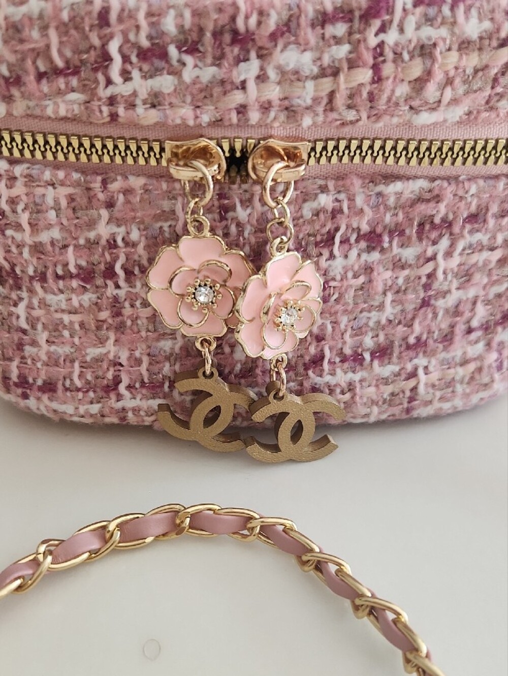 Pink Tweed Mini Vanity Crossbody Bag with Floral Charms..so Pretty! - Picture 3 of 11